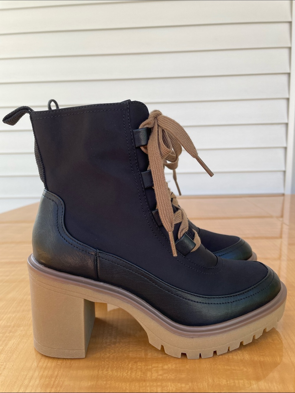 Universal Thread Women’s Black Lace-Up Platform Heel Boot with Tan Laces Size 7